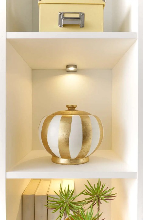 WOOD SHELF BOTTOM LIGHTS